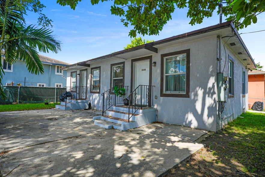2155 NW 28th St, Miami, FL for sale - Primary Photo - Image 1 of 17