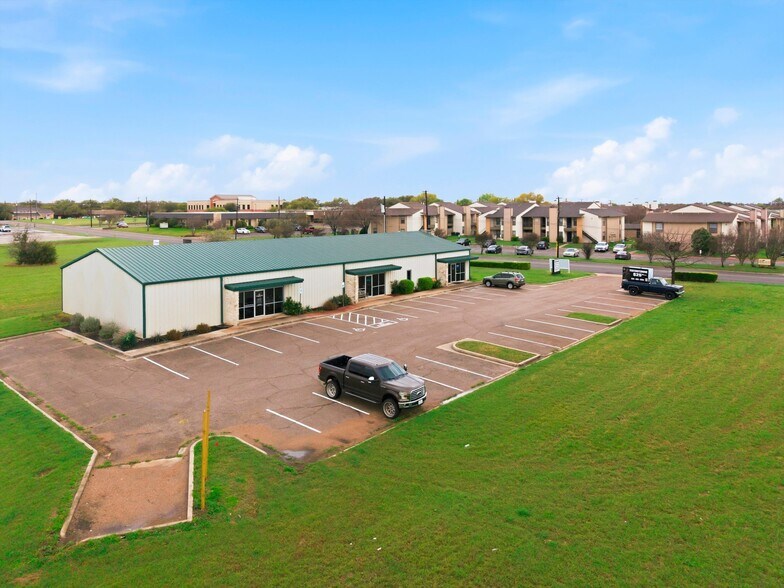 8020 Central Park Dr, Woodway, TX à louer - Photo du bâtiment - Image 2 de 7