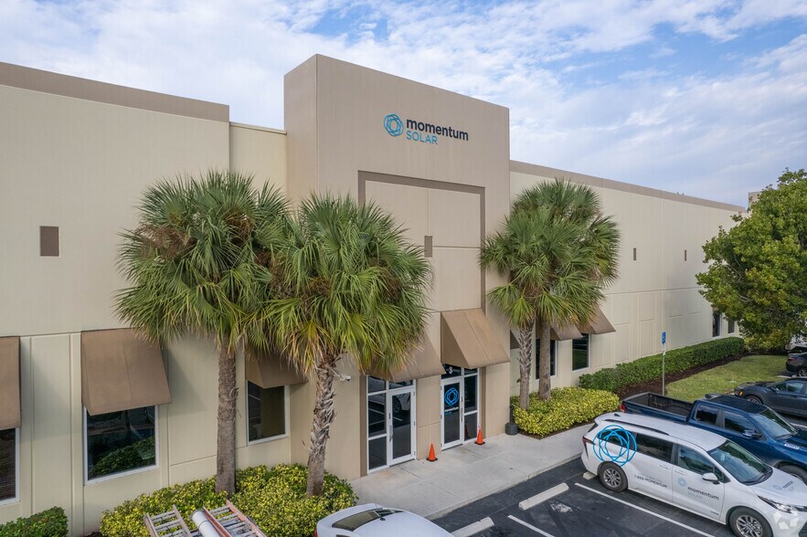 6001 N Hiatus Rd, Tamarac, FL à louer - Photo du bâtiment - Image 2 de 8
