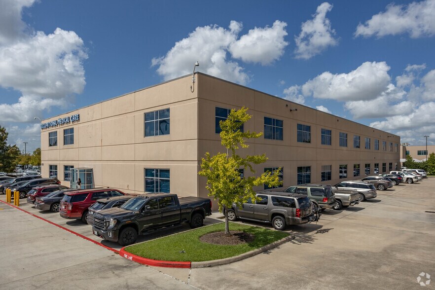 4500 E Sam Houston Pky S, Pasadena, TX à louer - Photo du bâtiment - Image 3 de 6