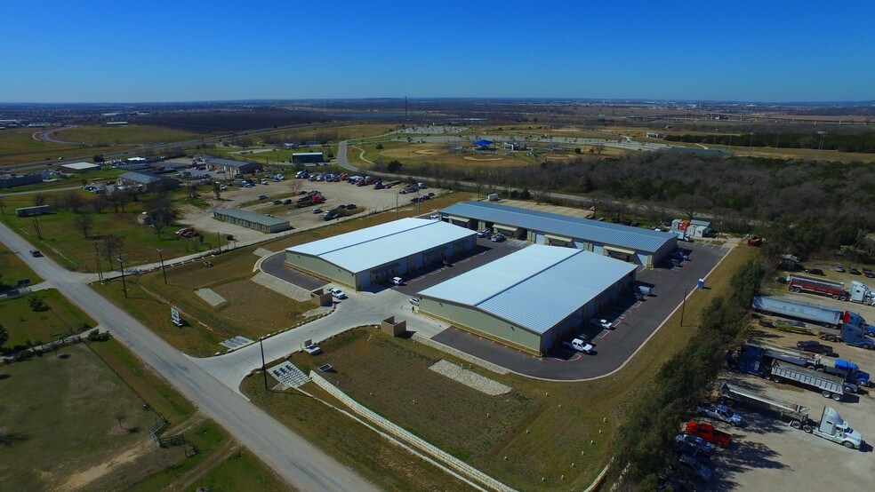 4200 Burch Dr, Del Valle, TX à louer - Photo du bâtiment - Image 2 de 11