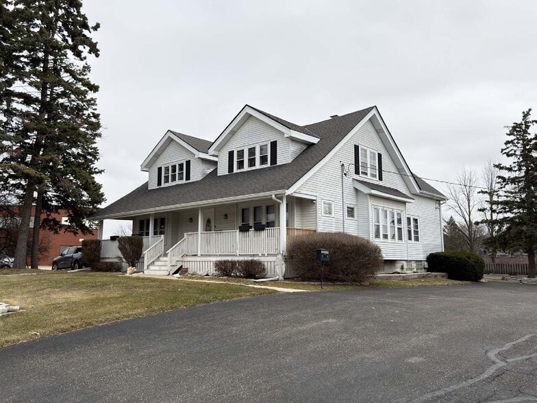 8505 W Forest Home Ave, Greenfield, WI for lease - Building Photo - Image 2 of 17