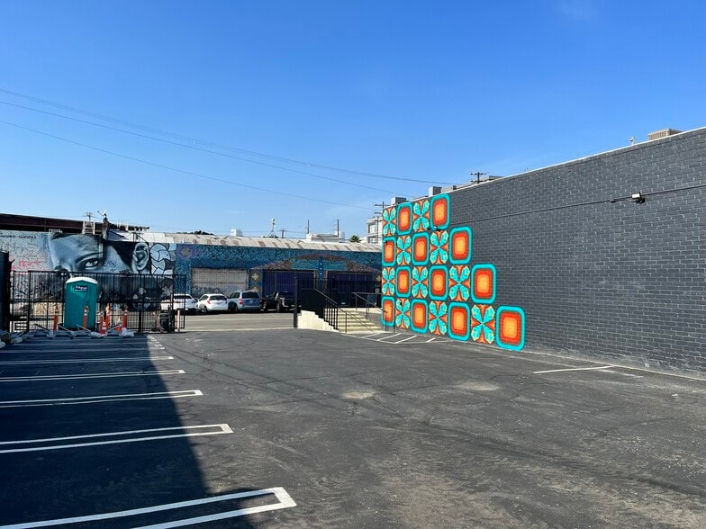 900 E 4th St, Los Angeles, CA for lease - Building Photo - Image 2 of 13