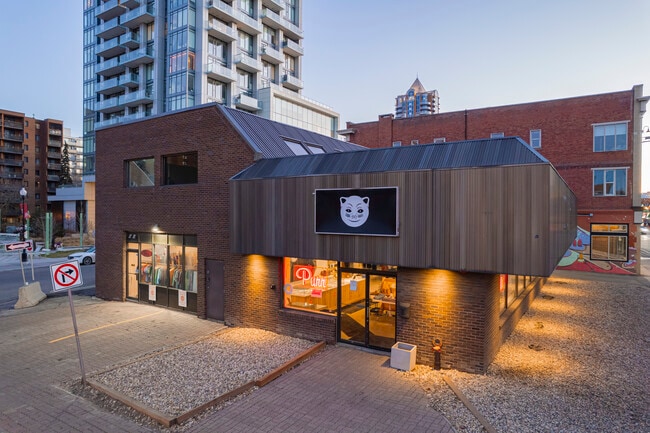 Plus de détails pour 940 17th Ave SW, Calgary, AB - Commerce de détail à louer