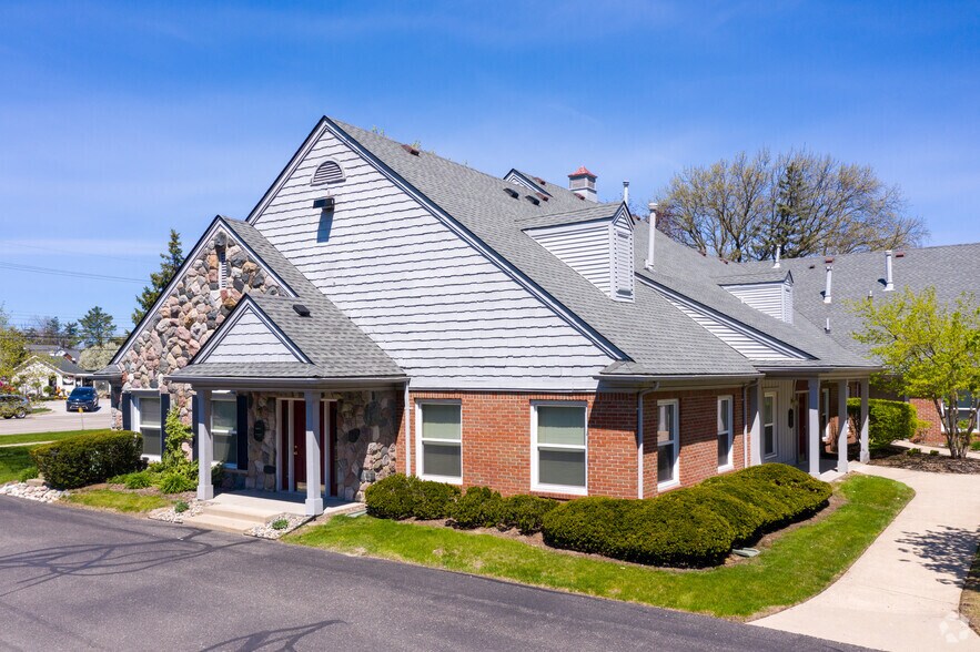 31395 7 Mile Rd, Livonia, MI à vendre - Photo du bâtiment - Image 2 de 7