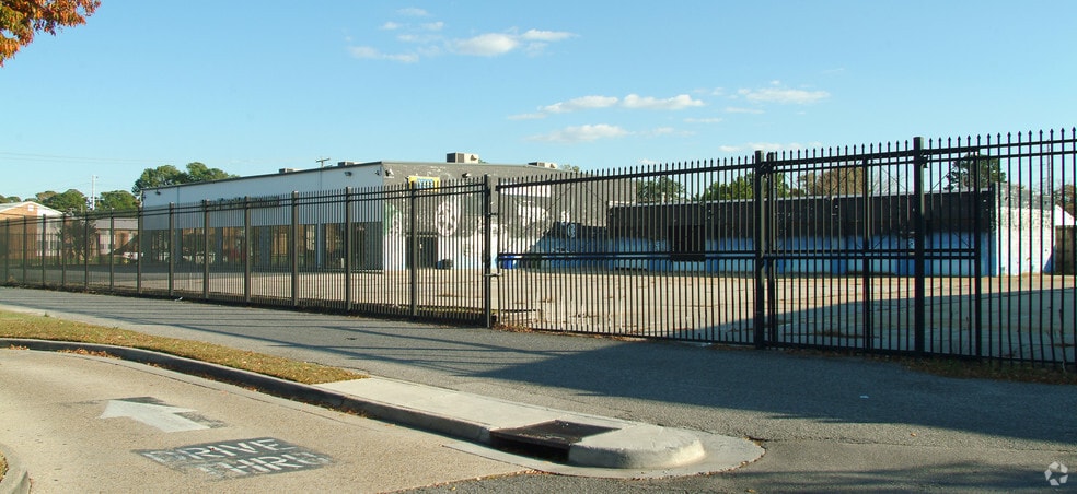 7851 Azalea Garden Rd, Norfolk, VA for sale - Building Photo - Image 2 of 14