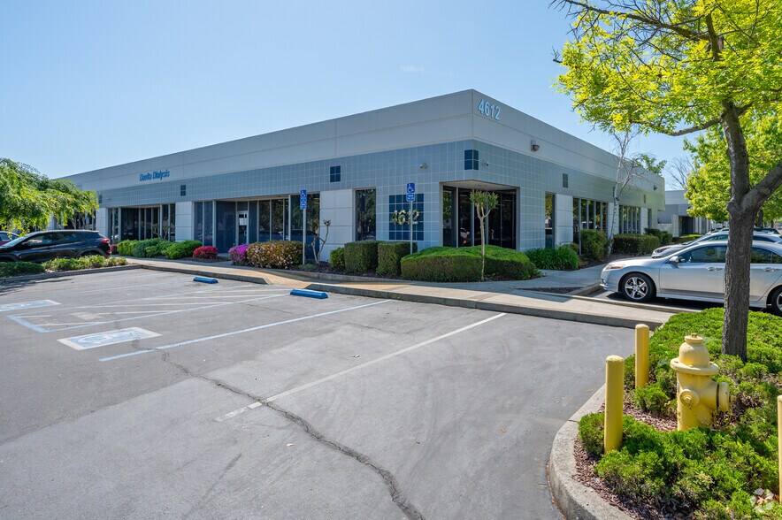 4612 Roseville Rd, North Highlands, CA à louer - Photo du bâtiment - Image 2 de 10