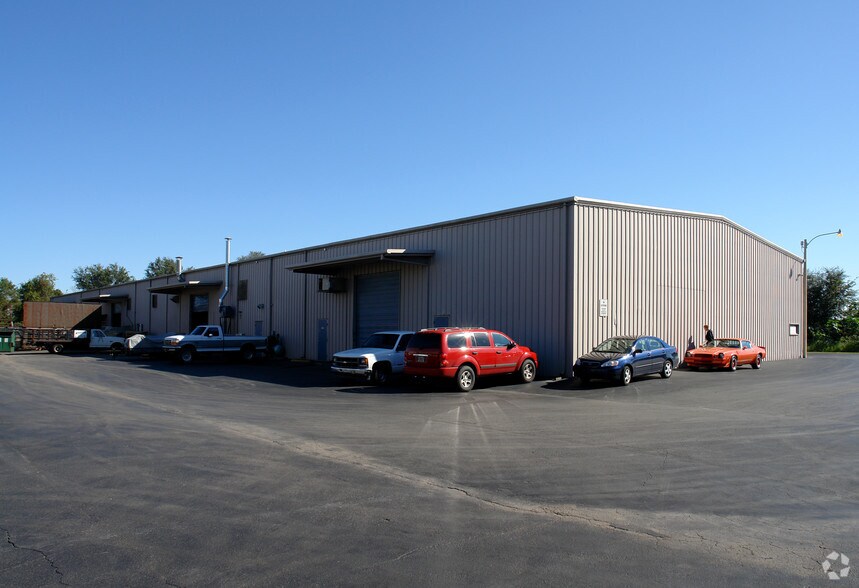 2467-2487 John Young Pky, Orlando, FL à louer - Photo du bâtiment - Image 3 de 3