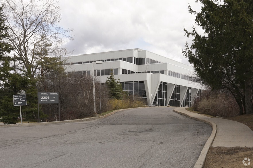 2204 Walkley Rd, Ottawa, ON for lease - Building Photo - Image 3 of 6