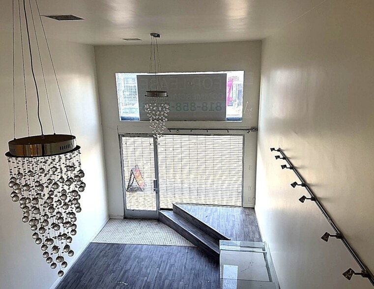 7552 Melrose Ave, Los Angeles, CA for lease - Building Photo - Image 2 of 10