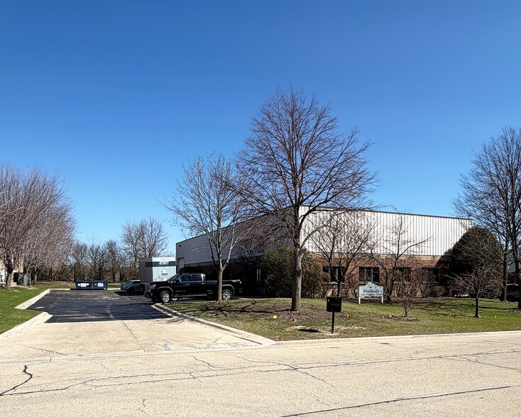 380 Production Dr, South Elgin, IL for sale - Building Photo - Image 2 of 10