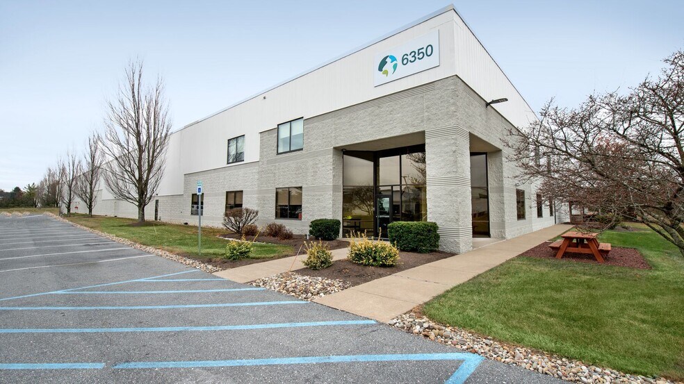 6350 Hedgewood Dr, Allentown, PA à louer - Photo du bâtiment - Image 1 de 7