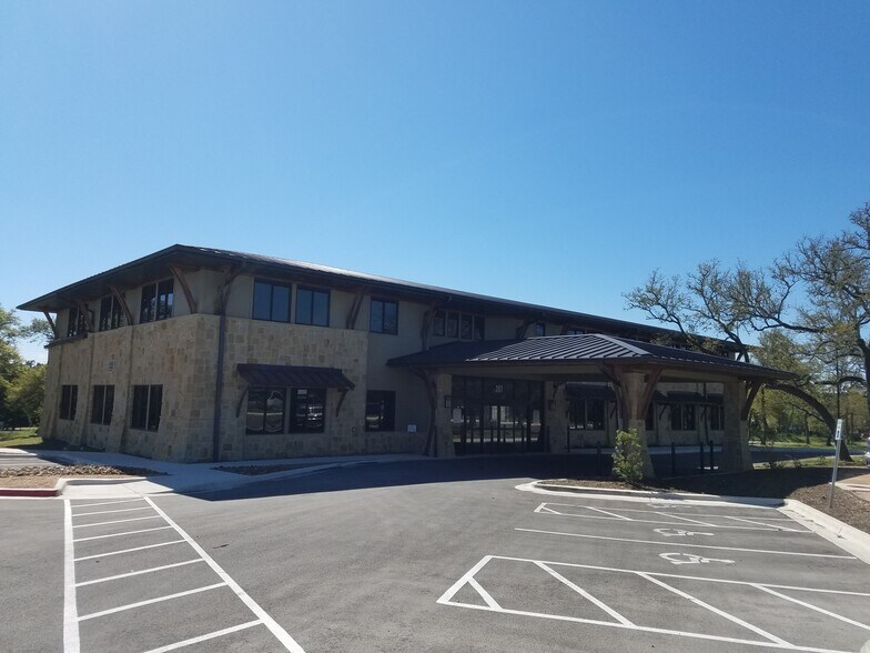 201 FM 3237, Wimberley, TX à louer - Photo du bâtiment - Image 3 de 8