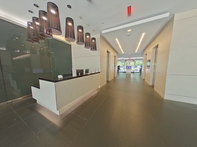 10333 Richmond Ave, Houston, TX for lease - Lobby - Image 3 of 6