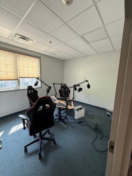 60-94 W Grand St, Elizabeth, NJ à louer - Photo intérieure - Image 3 de 7