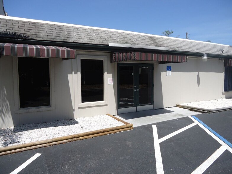 1260 W Bay Dr, Largo, FL à louer - Photo du bâtiment - Image 3 de 9