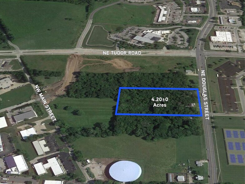 840 & 900 NE Douglas St, Lee's Summit, MO à vendre - Photo du bâtiment - Image 1 de 1