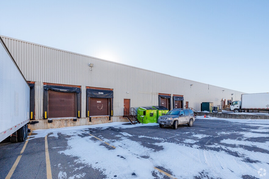 935-965 Rue Reverchon, Montréal, QC for lease - Building Photo - Image 2 of 4