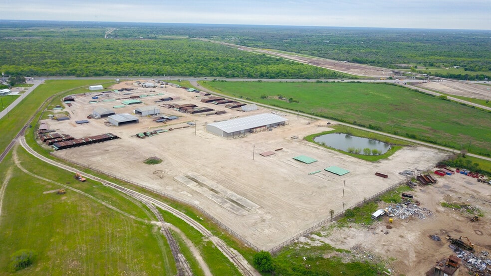 236 Industrial Park Dr, Victoria, TX for lease - Building Photo - Image 2 of 61