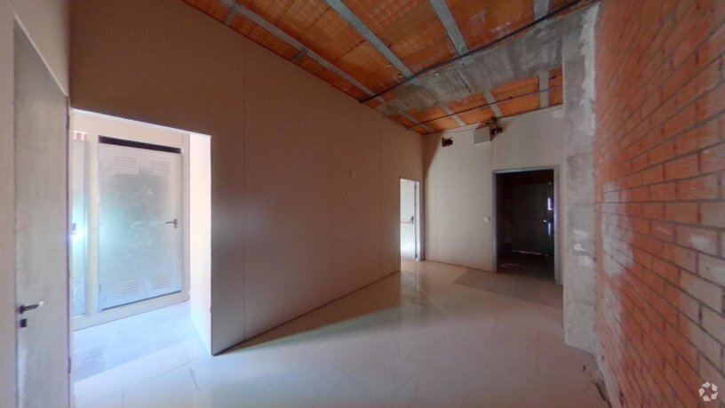 San Fernando De Henares, MAD 28830 - Unit Puerta 05, Esc. 1 -  - Interior Photo - Image 1 of 11