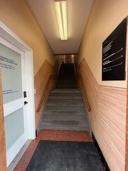 93 Market Sq, Newington, CT à vendre - Photo du bâtiment - Image 3 de 30