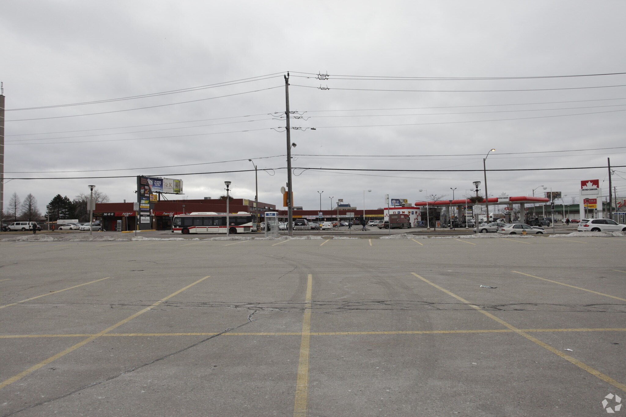 1901-2009 Finch Ave, Toronto, ON à vendre Photo principale- Image 1 de 1
