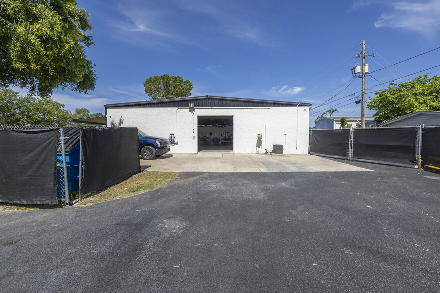 4703 Park St N, Saint Petersburg, FL for lease - Building Photo - Image 3 of 29