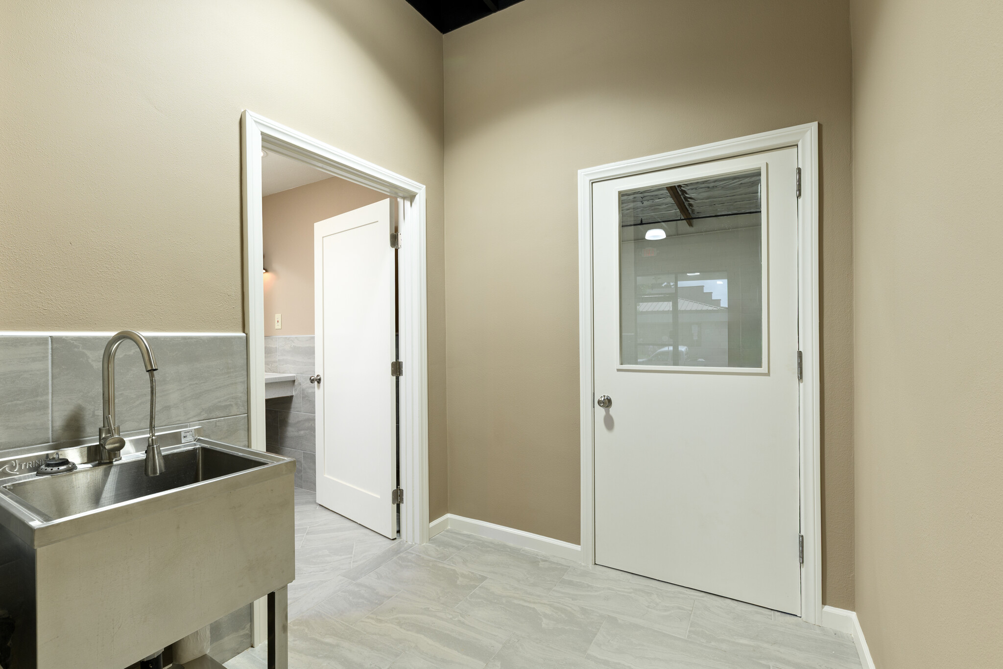 1595 Walter St, Ventura, CA à louer Photo intérieure- Image 1 de 13