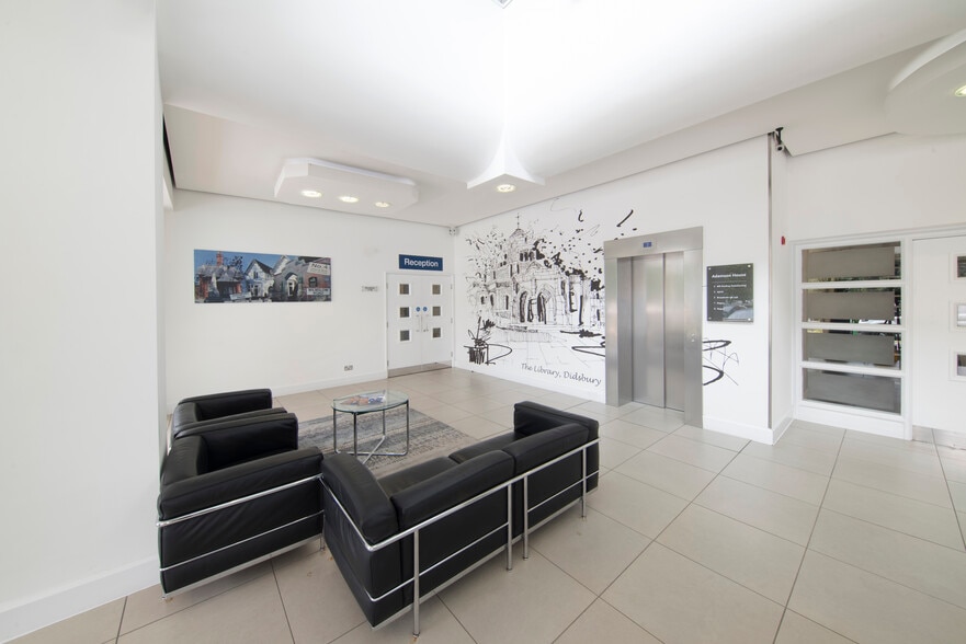 Wilmslow Rd, Manchester for lease - Interior Photo - Image 3 of 10