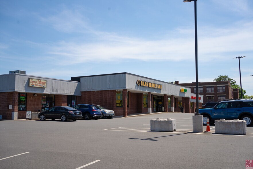 58-62 East St, Plainville, CT à louer - Photo du bâtiment - Image 3 de 8