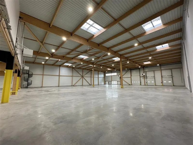 Industrial in Louvres for lease Interior Photo- Image 1 of 13