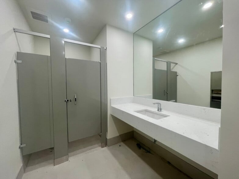 13629 NE Bel Red Rd, Bellevue, WA for lease - Interior Photo - Image 3 of 9