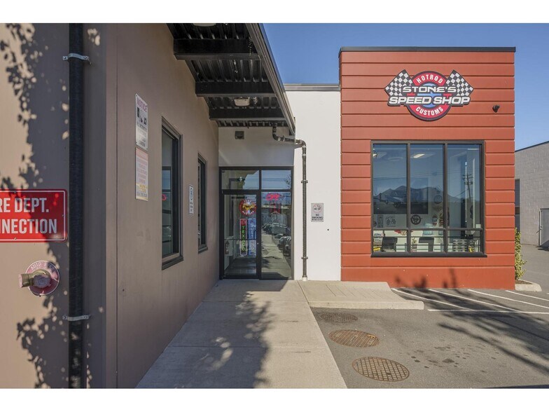 45949 Rowat Av, Chilliwack, BC à vendre - Photo du bâtiment - Image 2 de 34