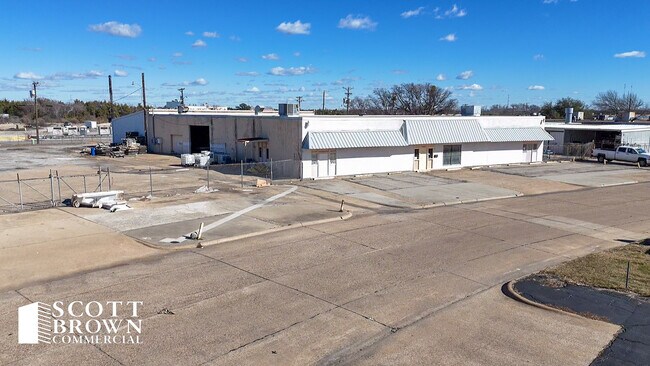 Plus de détails pour 3121 National Cir, Garland, TX - Local d'activités à louer
