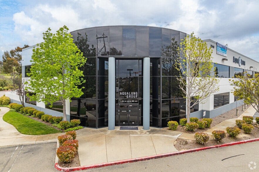 2340 Cousteau Ct, Vista, CA for lease - Building Photo - Image 1 of 8