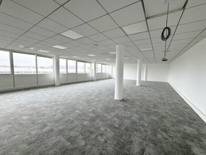 Office in Argenteuil for lease Interior Photo- Image 1 of 17