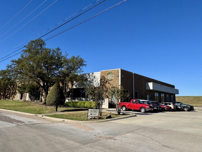 More details for 1371-1373 Round Table Dr, Dallas, TX - Industrial for Lease
