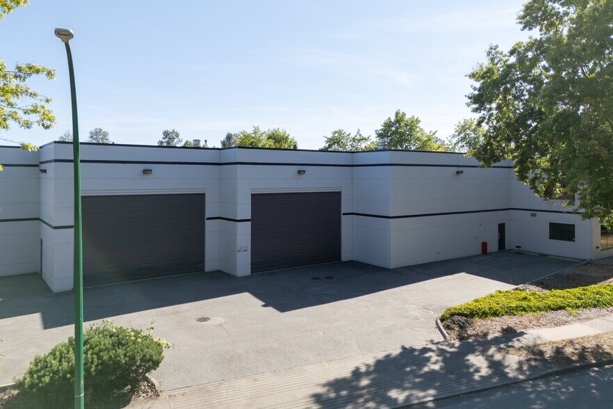 8920 Fraserton Ct, Burnaby, BC for lease - Building Photo - Image 3 of 26