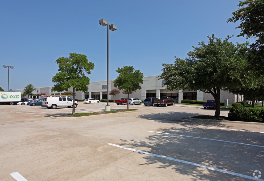 1100 Valwood Pky, Carrollton, TX for sale - Building Photo - Image 1 of 1