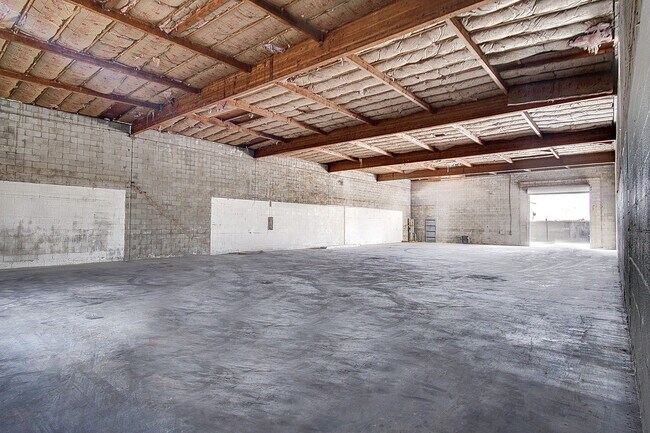 Plus de détails pour 15539 Vermont Ave, Paramount, CA - Industriel à louer