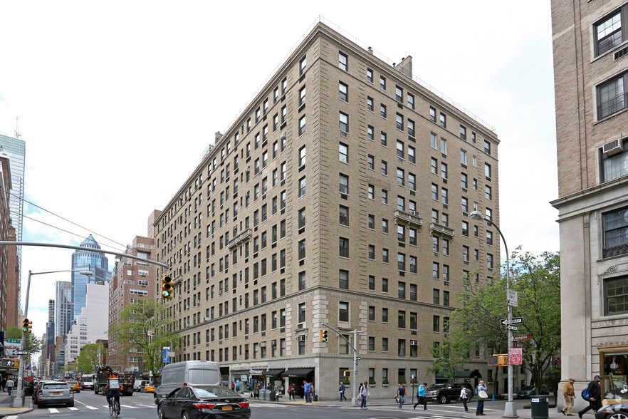 826-842 Lexington Ave, New York, NY for lease - Building Photo - Image 2 of 6