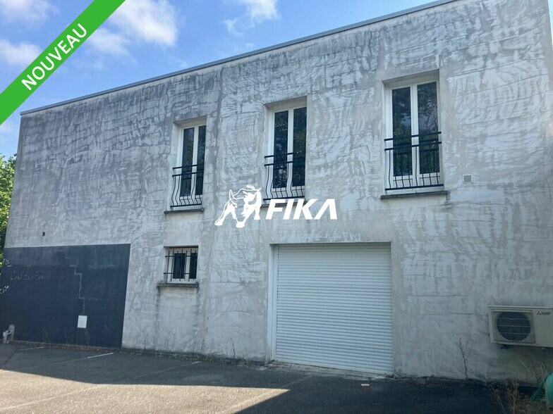 1 Rue Du Cassé, Saint-Jean for sale - Building Photo - Image 1 of 11