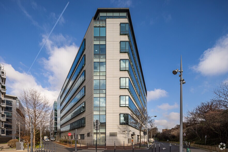 Bureau dans Issy-les-Moulineaux à louer - Photo du bâtiment - Image 2 de 6