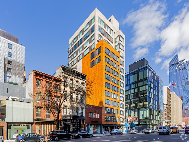 231-233 Tenth Ave, New York, NY for lease - Primary Photo - Image 1 of 5