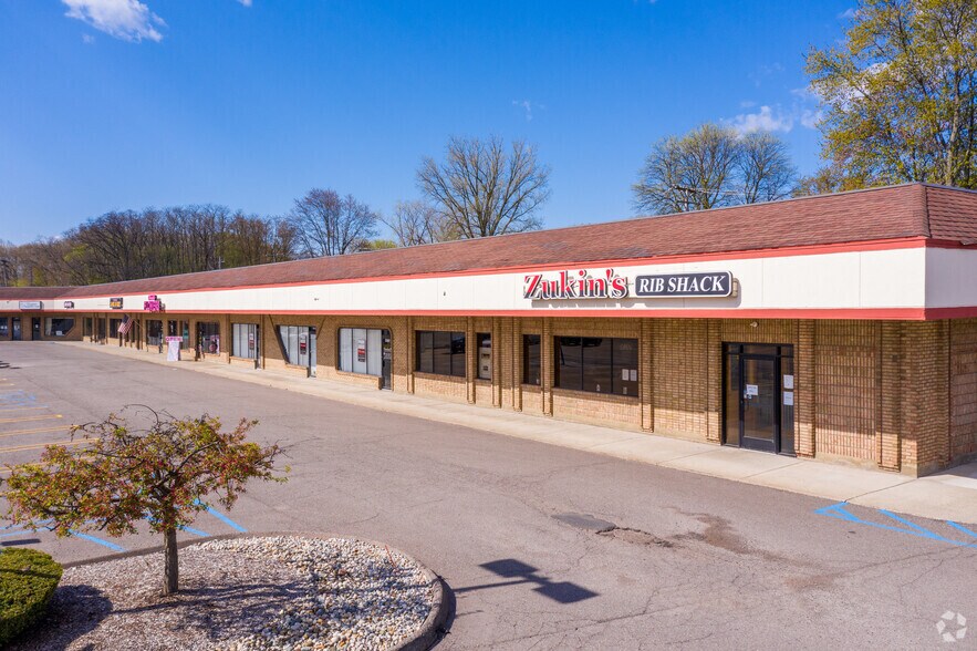 33653-33897 Five Mile Rd, Livonia, MI à louer - Photo du bâtiment - Image 2 de 9