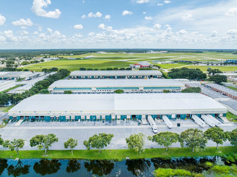 3125 Drane Field Rd, Lakeland, FL à louer - Photo du bâtiment - Image 2 de 19