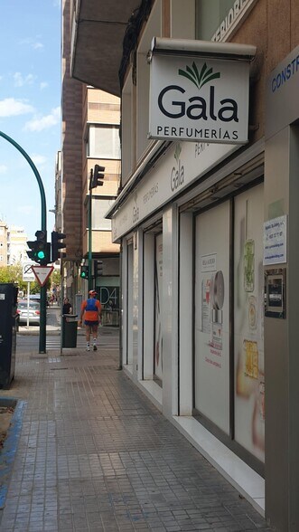 Commerce de détail dans Elche, Alicante à louer - Photo du bâtiment - Image 3 de 17