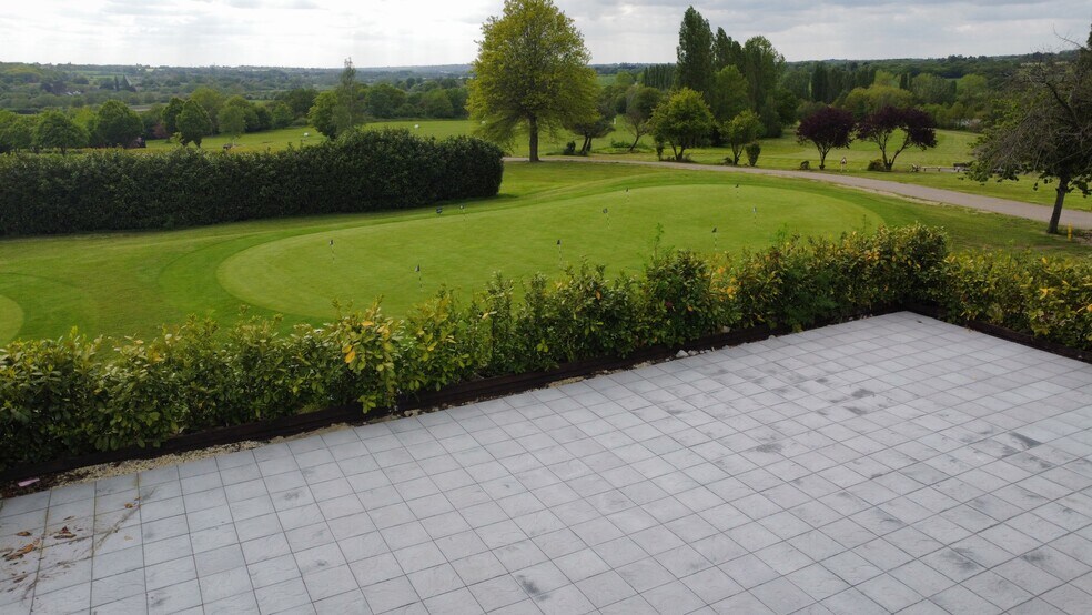 Epping Ln, Romford à vendre - Photo du bâtiment - Image 3 de 7