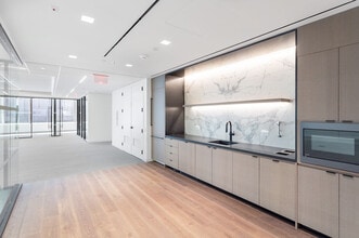 810 Seventh Ave, New York, NY à louer Photo intérieure- Image 2 de 5