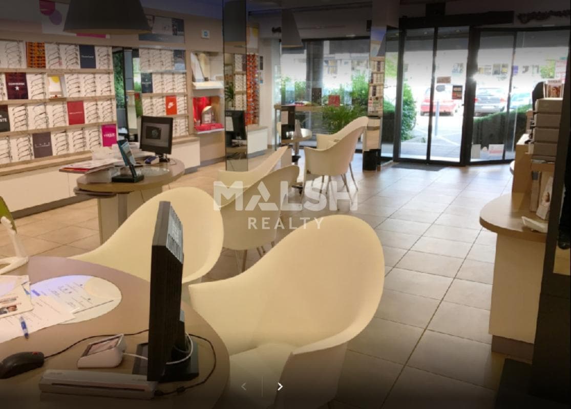 Retail in Bron for sale Interior Photo- Image 1 of 2